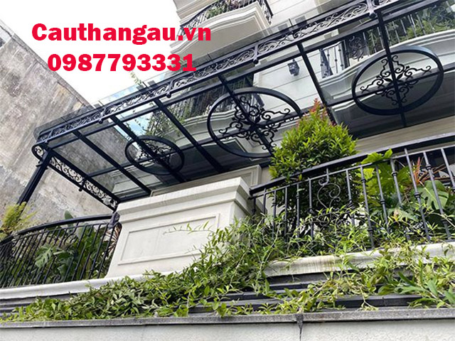 Mái che sắt nghệ thuật kính cường lực tại hà nội Mái che sắt nghệ thuật kính cường lực tại hà nội